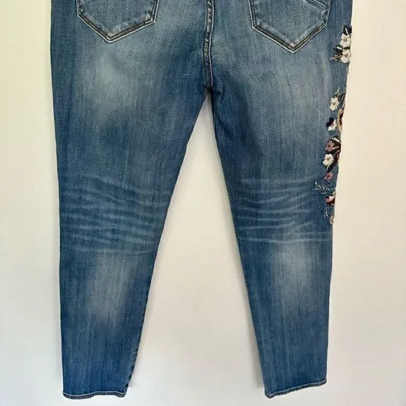 Driftwood Women’s Boho High Waisted Floral Embroidered Slim Leg Medium Wash Jean - Picture 7 of 10